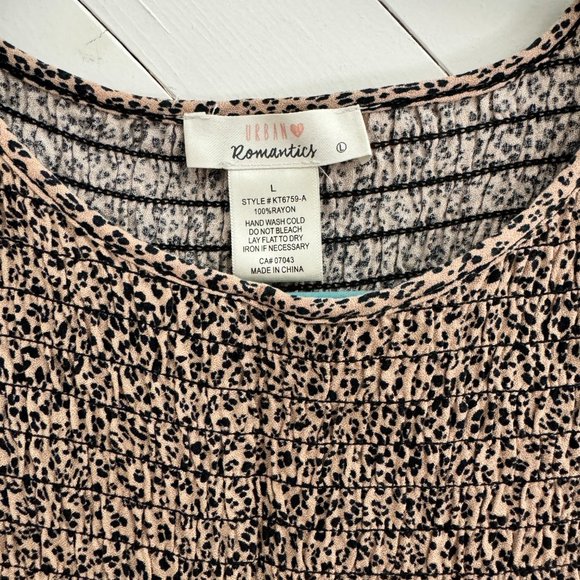 Smocked flowy top with subtle leopard print pattern | urban romantics - Picture 2 of 4